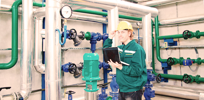 Kundendienst Heizung Wartung &ndash; Unser Monteur f&uuml;hrt die notwendigen Wartungsarbeiten f&uuml;r Ihre Heizungsanlage durch.